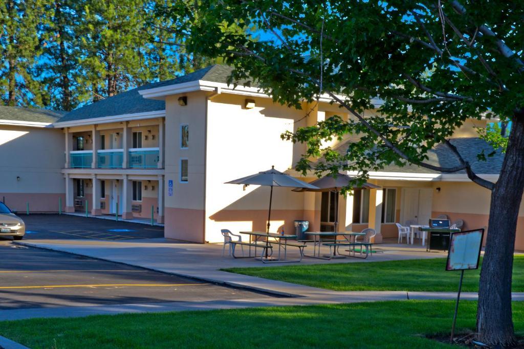 Shasta Pines Motel & Suites Burney Ngoại thất bức ảnh