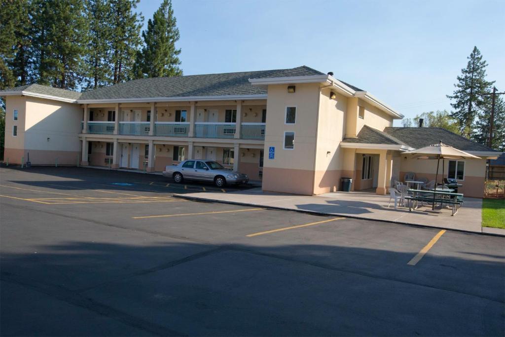 Shasta Pines Motel & Suites Burney Ngoại thất bức ảnh