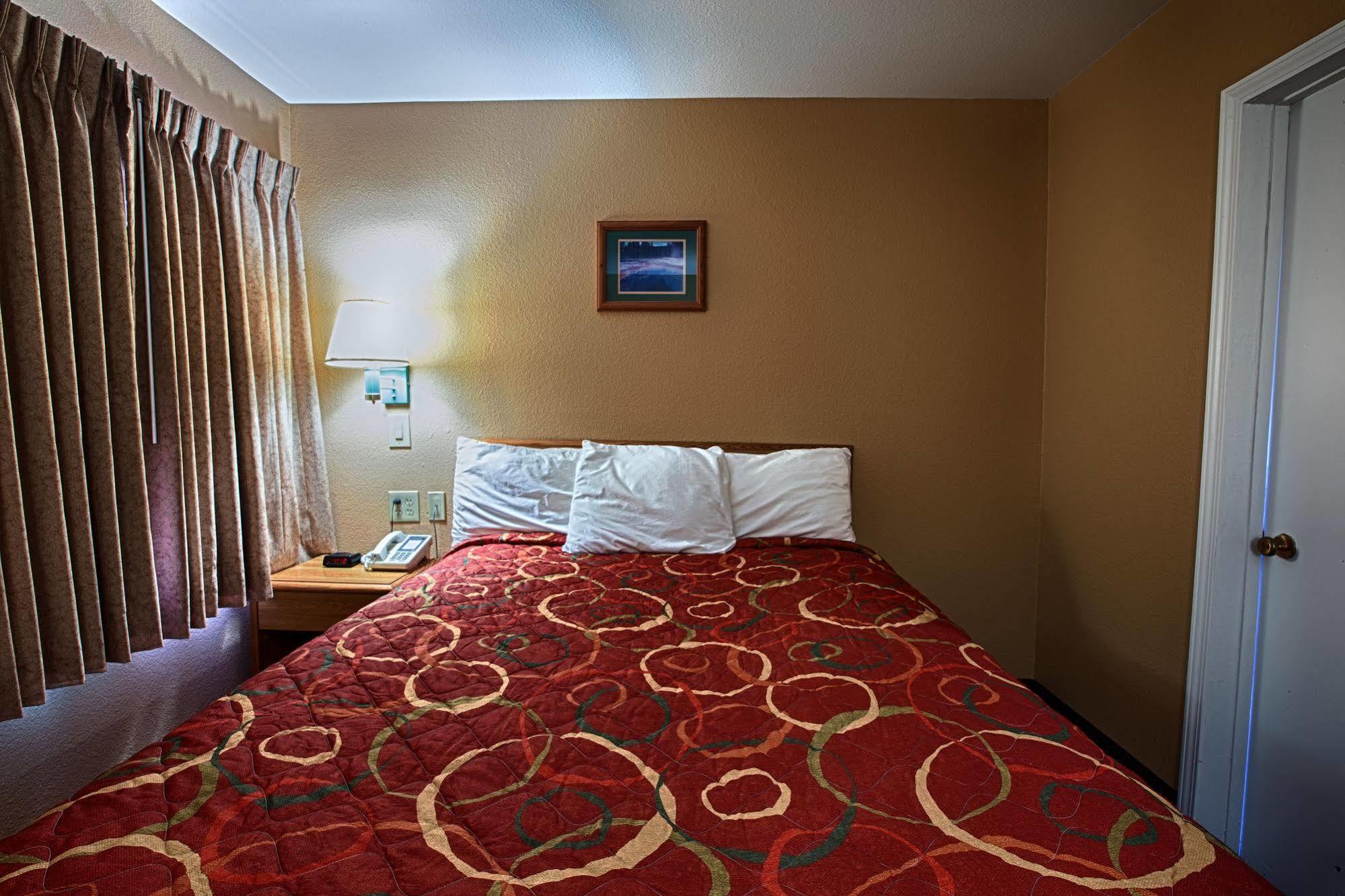 Shasta Pines Motel & Suites Burney Ngoại thất bức ảnh