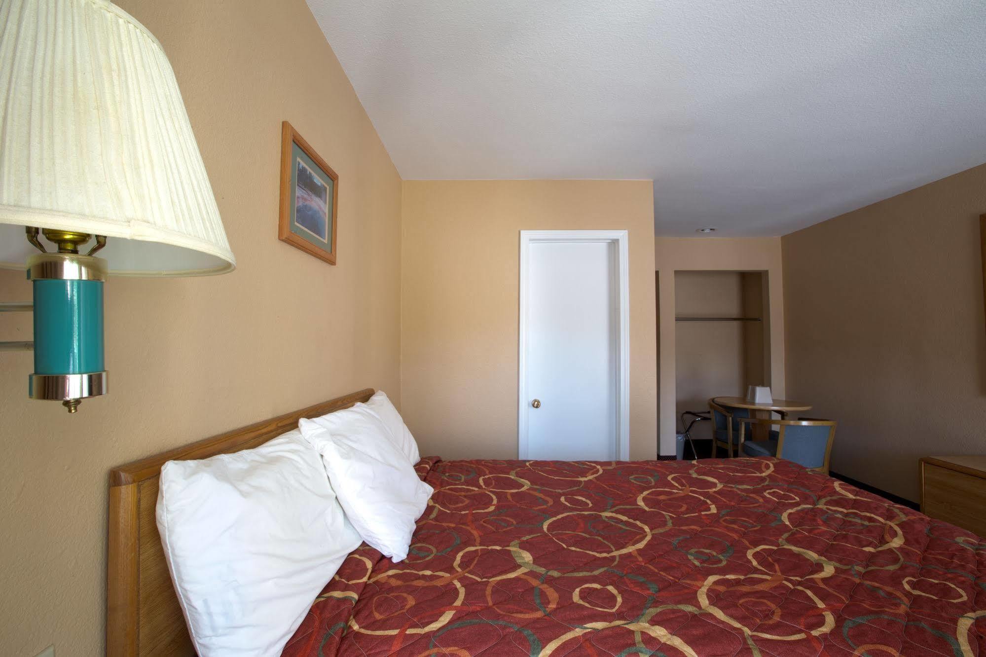 Shasta Pines Motel & Suites Burney Ngoại thất bức ảnh
